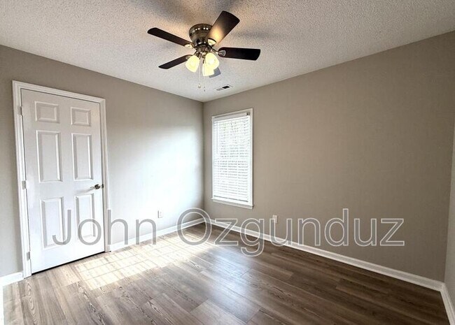 Building Photo - 804 Falling Wind Ct