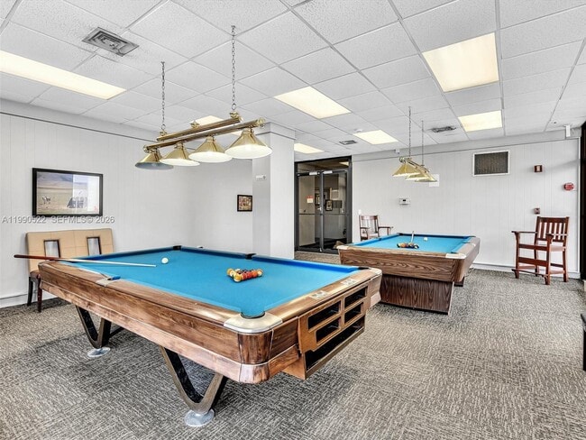 Building Photo - 300 Bayview Dr