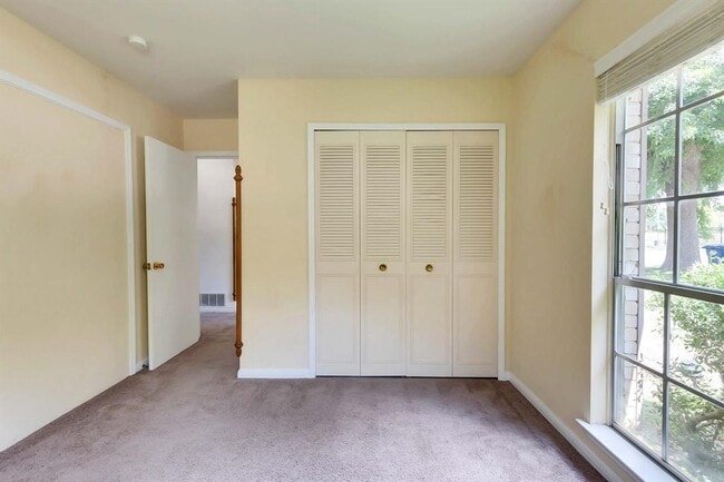 Building Photo - 2609 Richcreek Rd