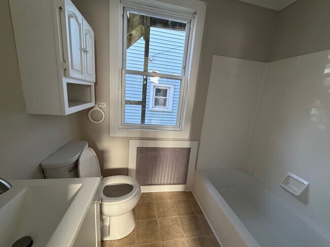 Primary Photo - 68 Meadow St