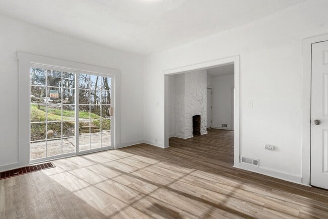 Building Photo - Stunning 3 bedroom home in Penn Hills available now!