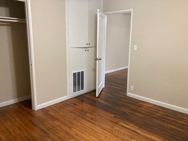 Building Photo - Discover Your New Home in the Kenton Neigh...