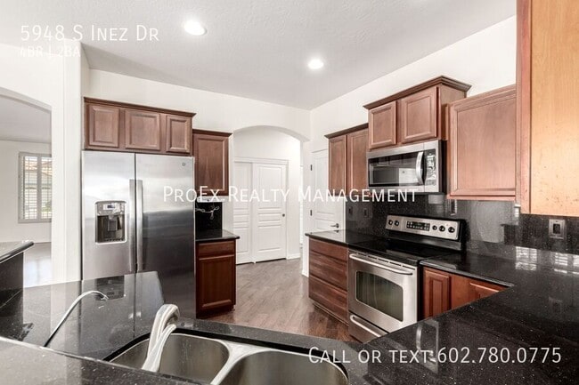 Building Photo - 5948 S Inez Dr
