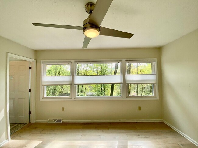 Building Photo - East AVL - Mid Century Modern Beauty in Bo...