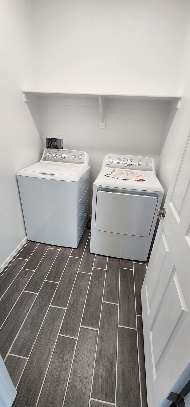 Building Photo - 7822 S Wolf Creek Dr