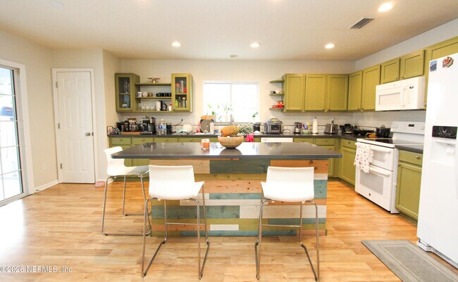 Building Photo - 1448 Heather Ct