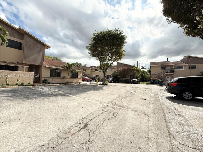 Building Photo - 3630 SW 112th Ave