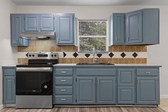 Building Photo - Beautiful home in Moss Point