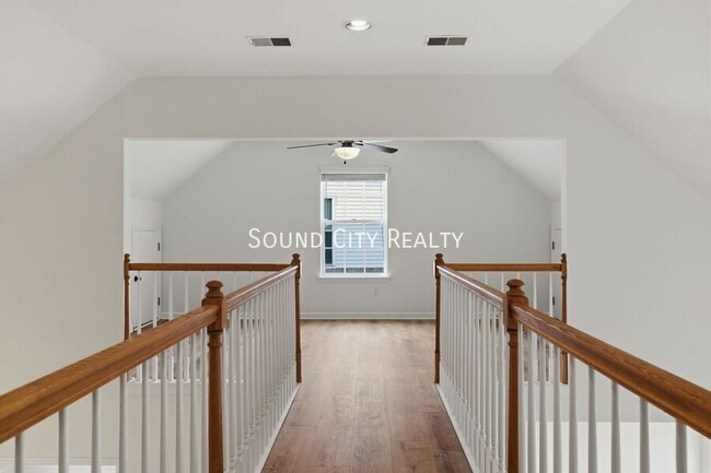 Building Photo - 5112 Bay Overlook Dr