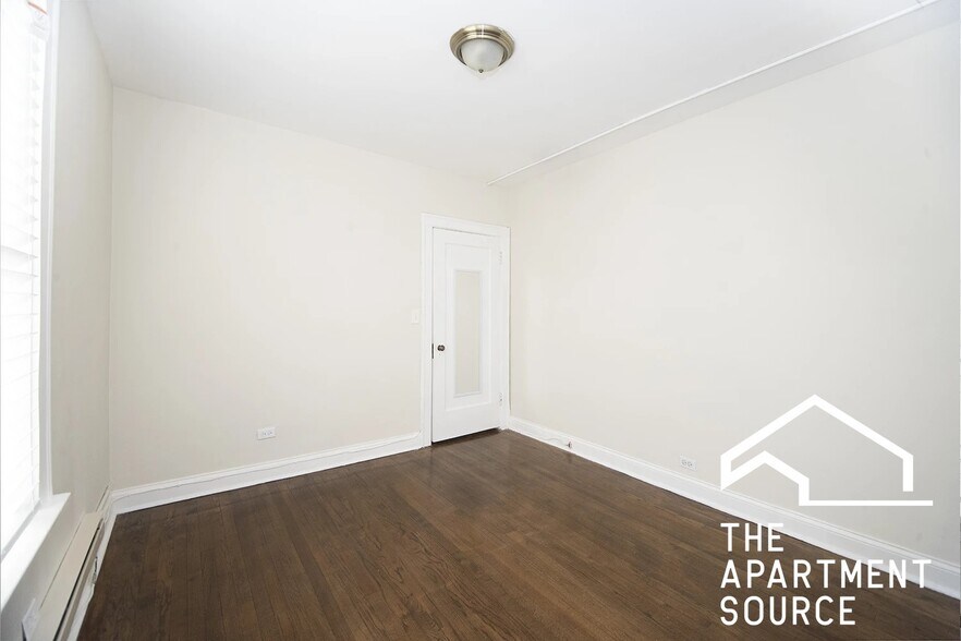 Building Photo - 918 Green Bay Rd