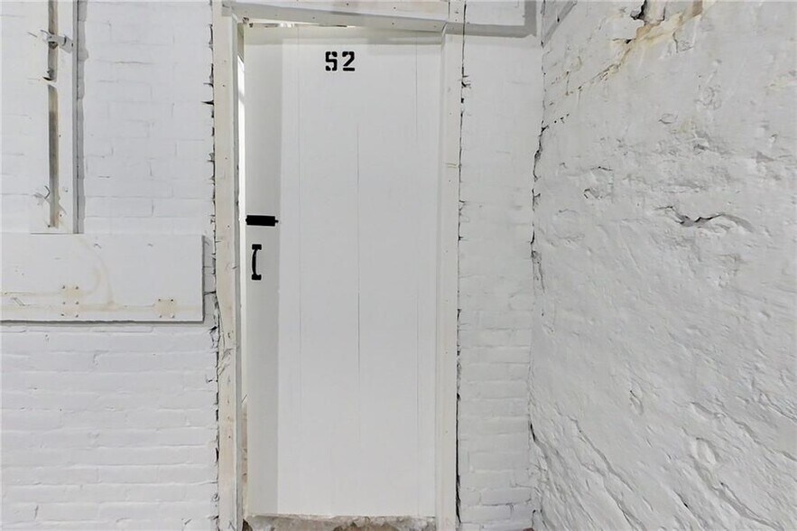 Building Photo - 41 Almy St