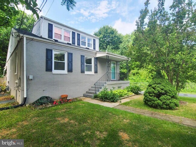 Building Photo - 5301 Powhatan St