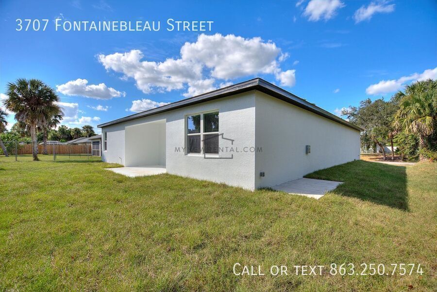 Building Photo - 3707 Fontainebleau St