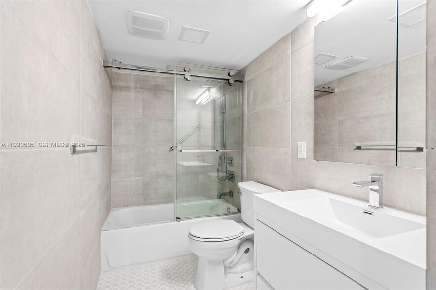 Building Photo - 5555 Collins Ave