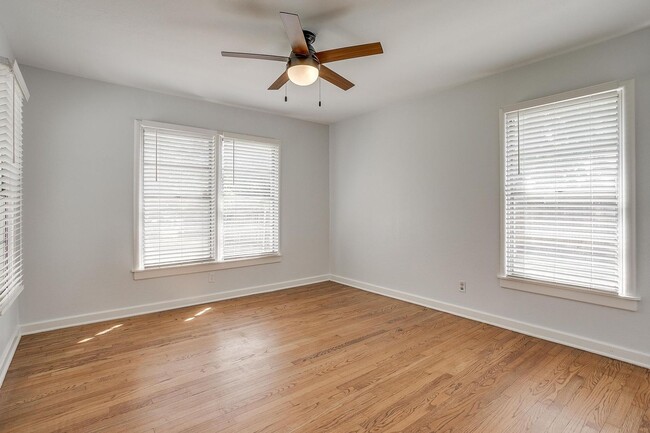Building Photo - Fresh on the Market-  2 Bed, 1 Bath home i...