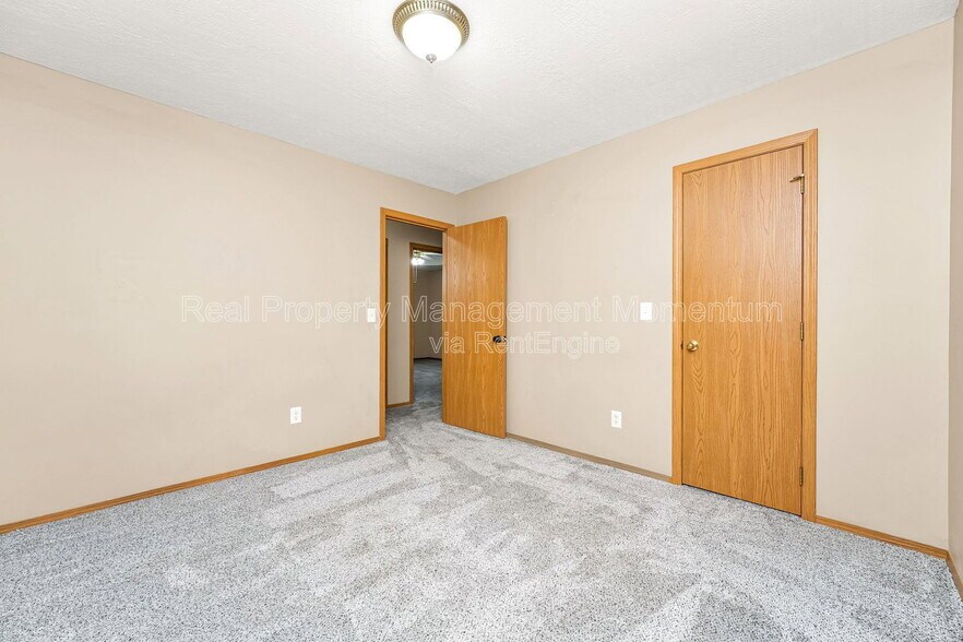 Building Photo - 2671 Cedar Ave