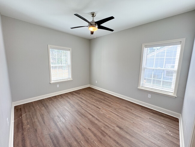 Building Photo - 227 Firefly Ln