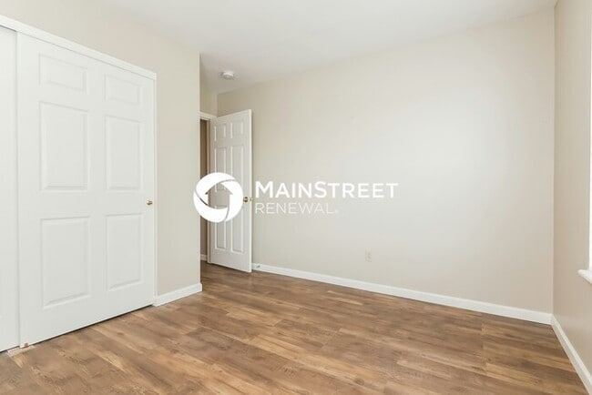 Building Photo - 3 Bedroom Pet-Friendly Home in St. Louis, MO with Main Street Renewal