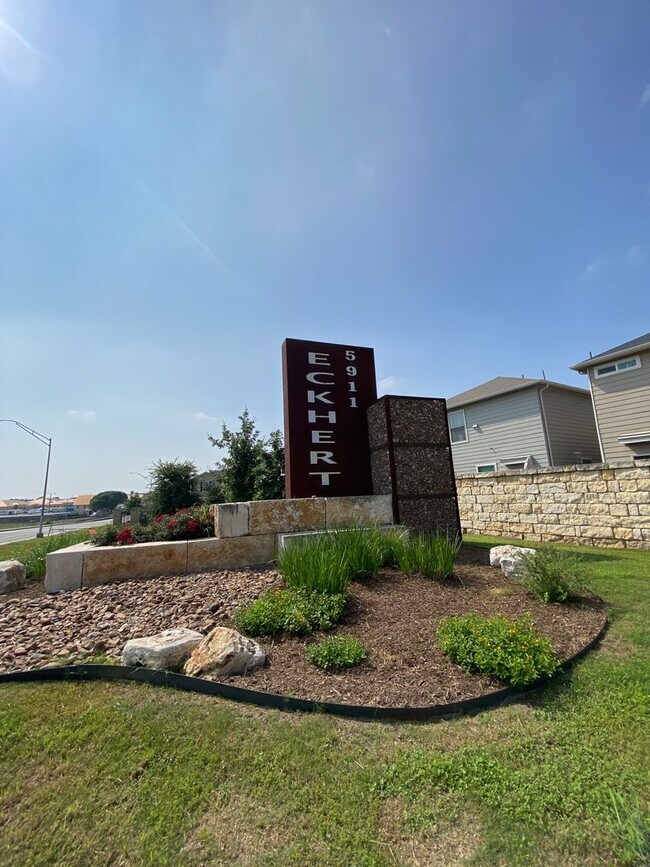 Building Photo - Move in Ready 3 BD/2.5 BA with a Garage Mi...