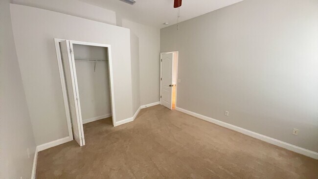 Building Photo - 4 Bedroom Home For Rent in Lutz!