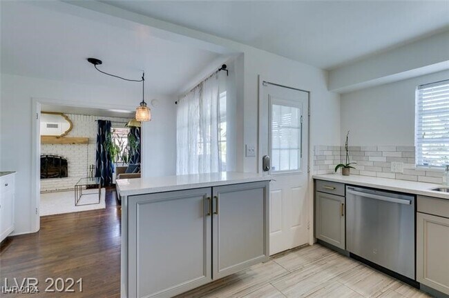 Building Photo - 1217 S 7th St