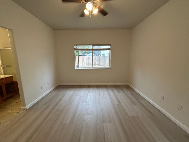 Building Photo - 2541 Carnival Dr