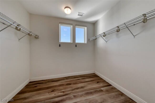 Building Photo - 64 Strada Principale