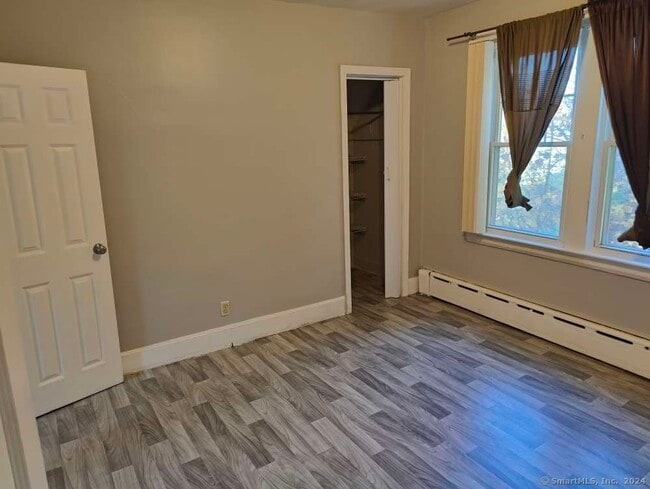 Building Photo - 15 Lone Oak Ave