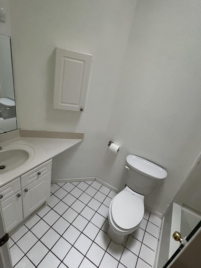 Building Photo - 423 Phoenix Ave NW