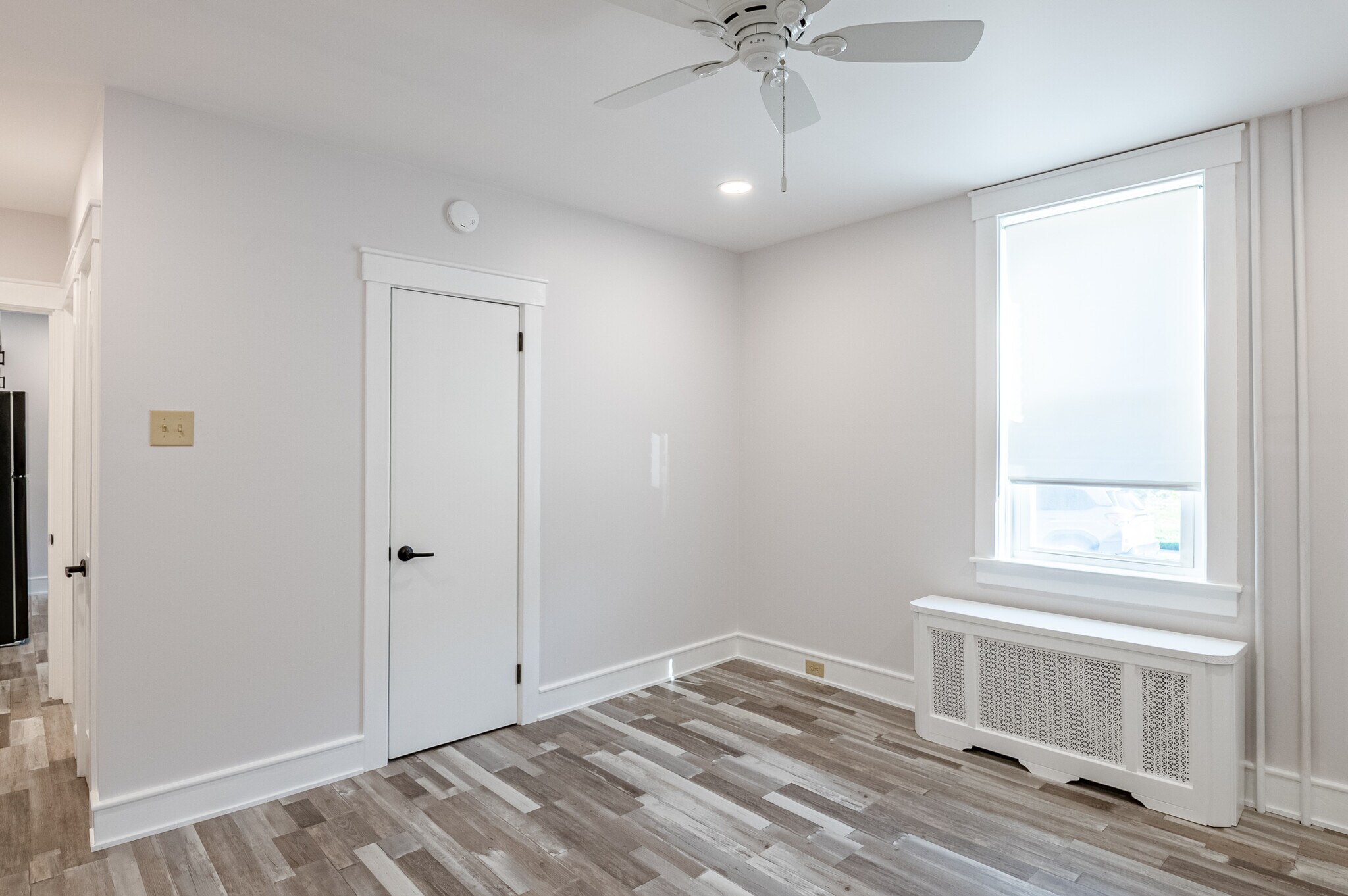 Building Photo - 910 E Bellevue Ave