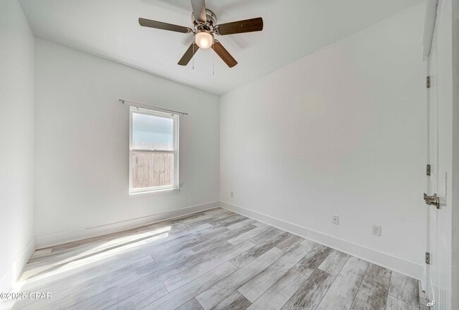 Building Photo - 6813 S Lagoon Dr