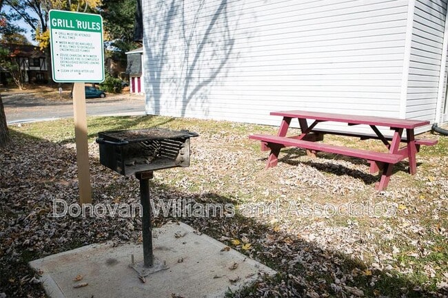 Building Photo - 4620 Central Ave