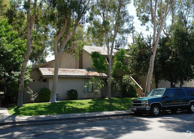 Primary Photo - Saguaro Street Apartments