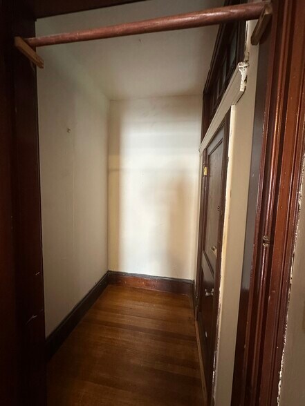 Building Photo - 72 Thurston St
