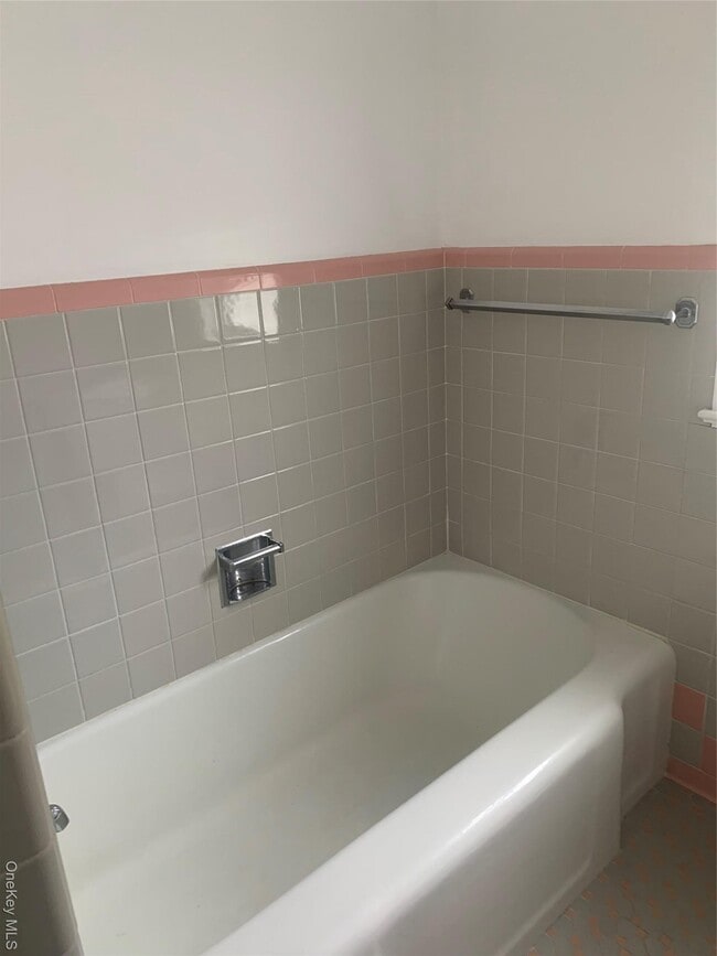 Building Photo - 711 N Division St