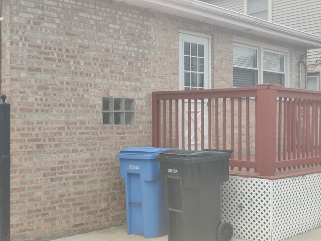 Building Photo - 10425 S St Louis Ave