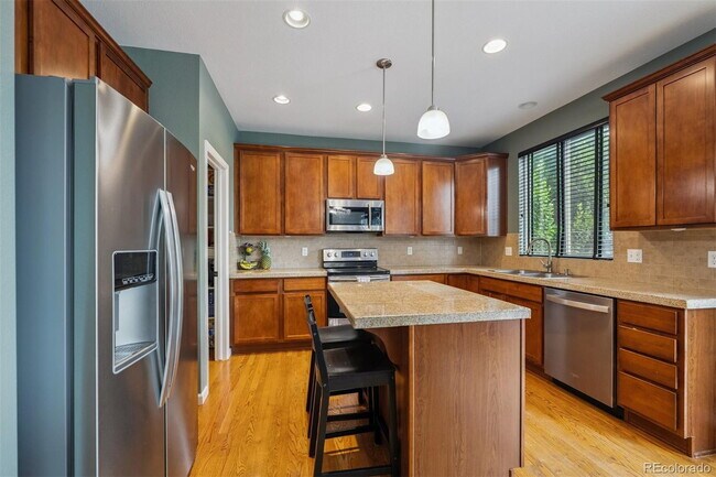 Building Photo - "Charming 3-Bed Sanctuary in Englewood: Spacious 3,089 Sq Ft with 2.5 Baths!"