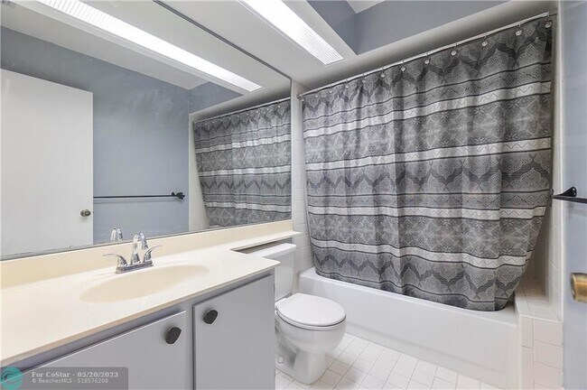 Building Photo - 1920 NW 34th Ave