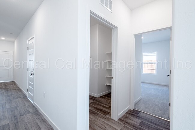 Building Photo - 4 Bedroom, 2 Bath Home with Solar in the S...