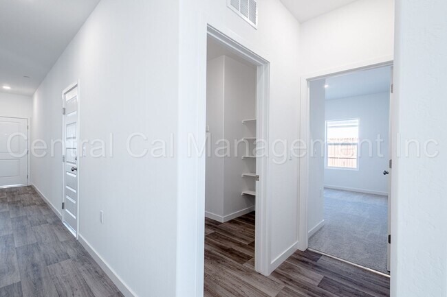 Building Photo - 4 Bedroom, 2 Bath Home with Solar in the Southwest - $2495 Per Month!