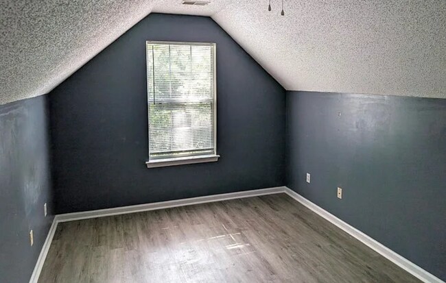 Building Photo - Completely remodeled gem located in the he...