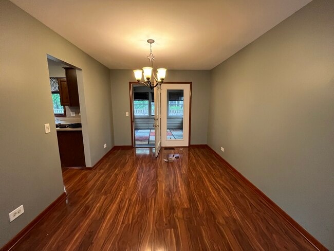 Building Photo - 556 Beaconsfield Ave