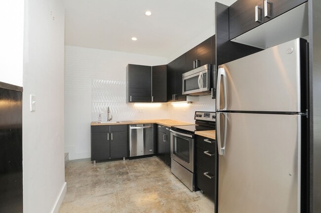 Building Photo - 2215 Cleburne St