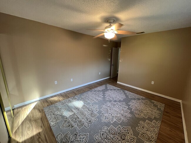 Building Photo - 116 Meadow Lark