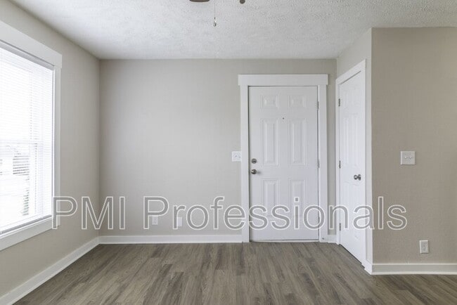 Building Photo - 135 Kingsridge Dr