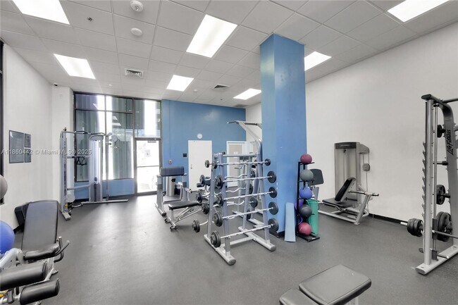 Building Photo - 100 Bayview Dr