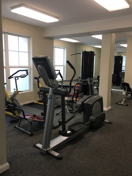 Amenities - 1121 40th St