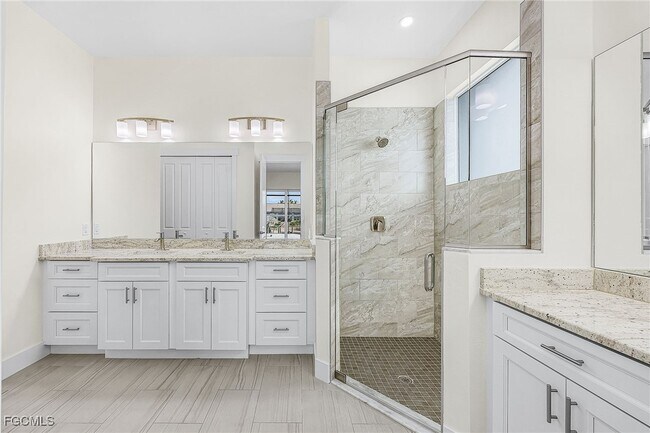 Building Photo - 3614 SE 17th Pl