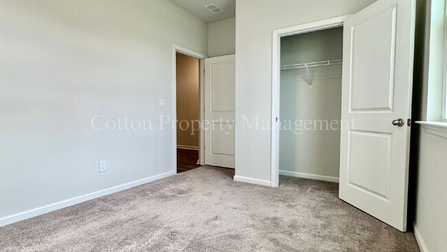Building Photo - 2516 Centerway Ln
