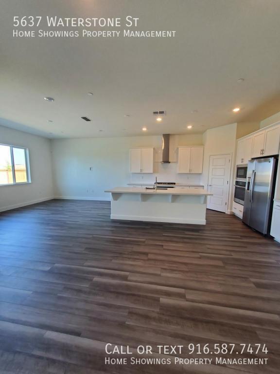 Building Photo - 5637 Waterstone St